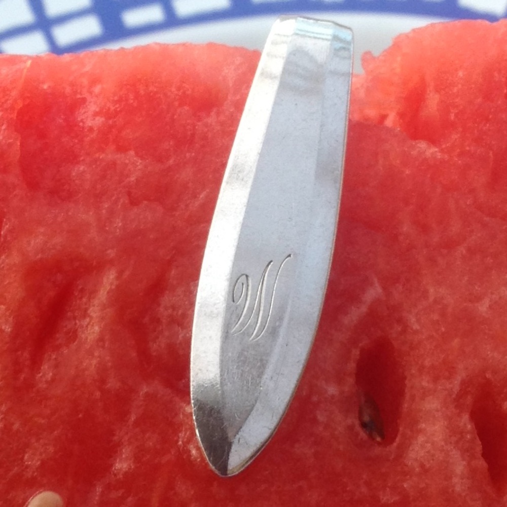 "W" monogrammed pendant made from silverware - Picture 3 of 5